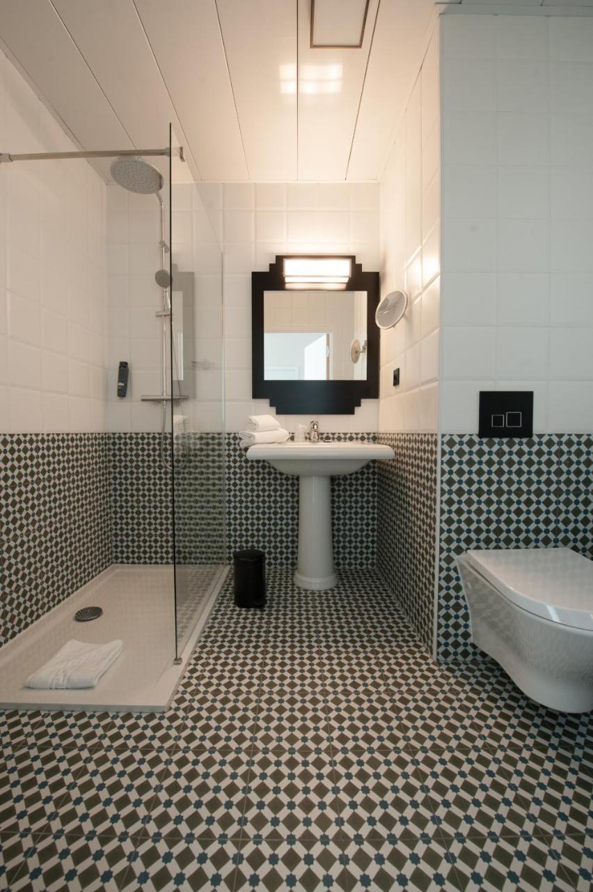 Western Journel Juan-les-pins Hotel